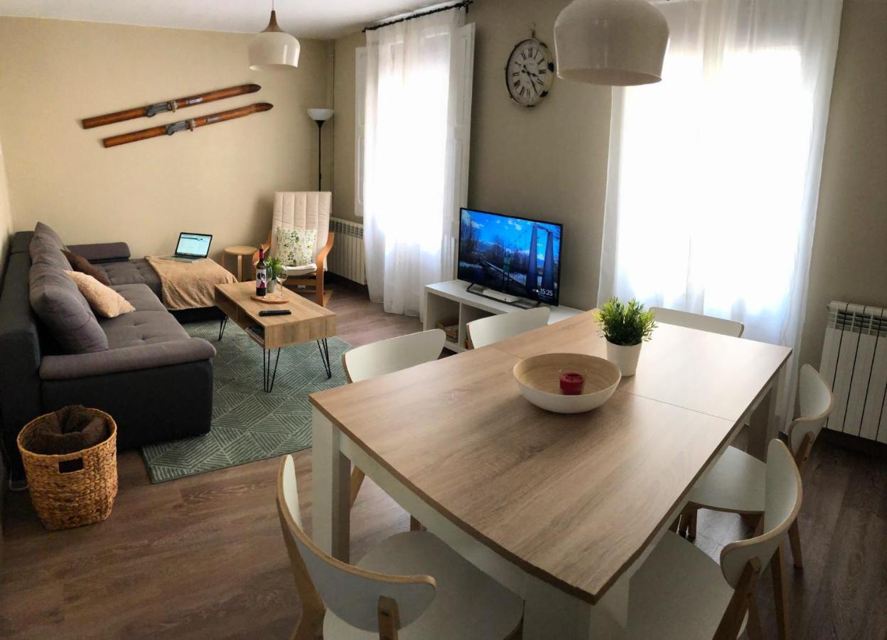 Apartamento Acogedor Y Familiar - Wifi+Chromecast Puigcerdà Dış mekan fotoğraf